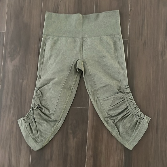 Lululemon In The Flow Crop II Heathered Fatigue Green - Picture 2 of 5